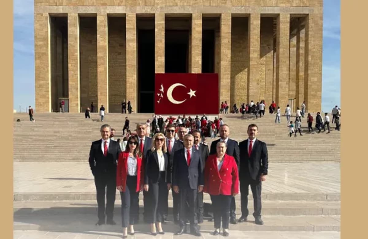 Doğa Sigorta Cumhuriyetin 100’üncü yılına ithafen Anıtkabir ziyaretini gerçekleştirdi