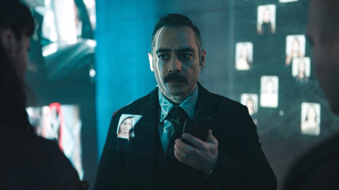 NETFLIX, MERAKLA BEKLENEN MEZARLIK DİZİSİNİN  3. SEZON  - 4