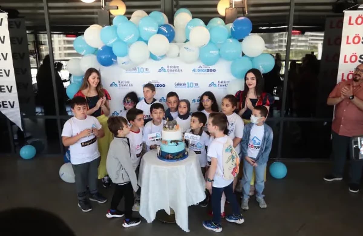 LÖSEV’li çocuklar yeni yaşlarını DigiZoo’da kutladı