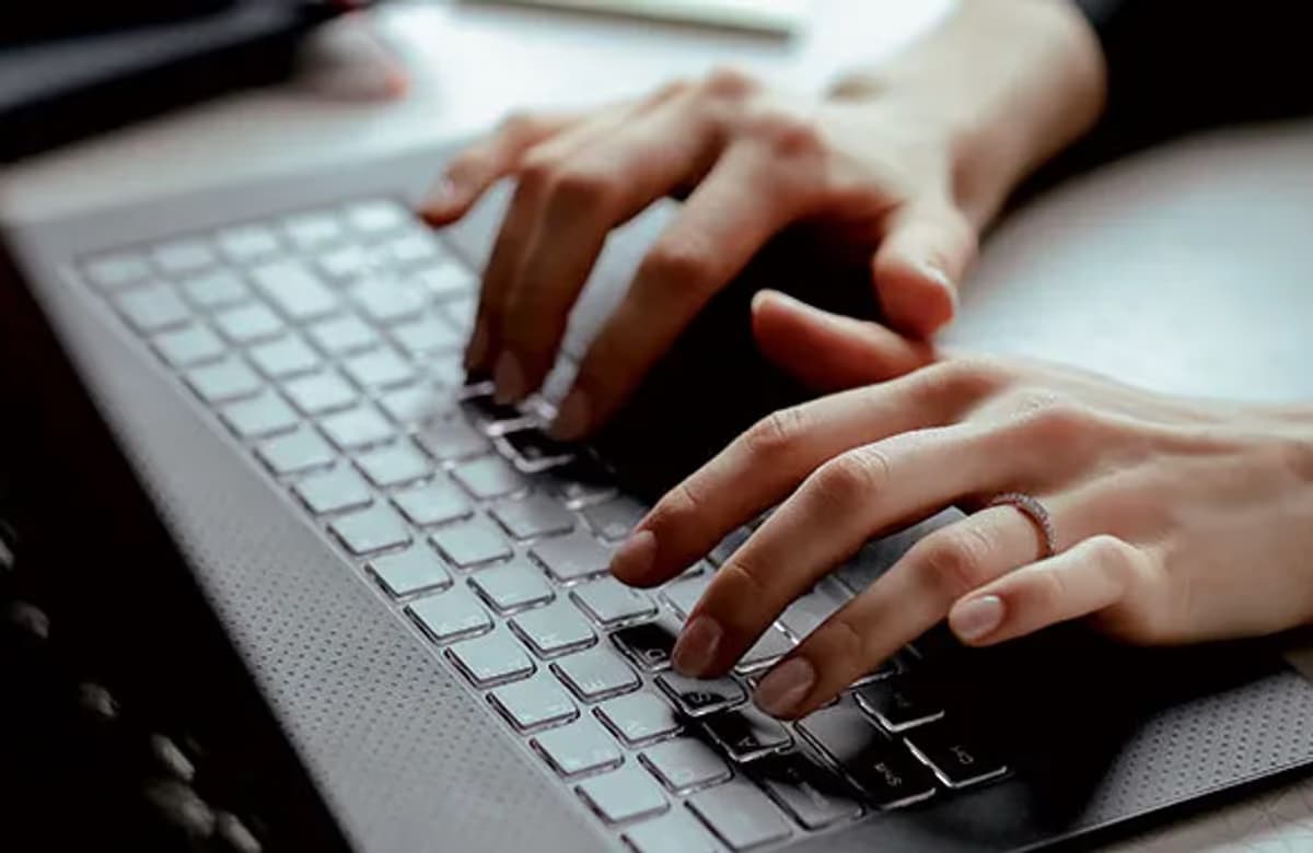 Pandeminin getirdiği bakım yükümlülüğü kadınları geri planda bıraktı
