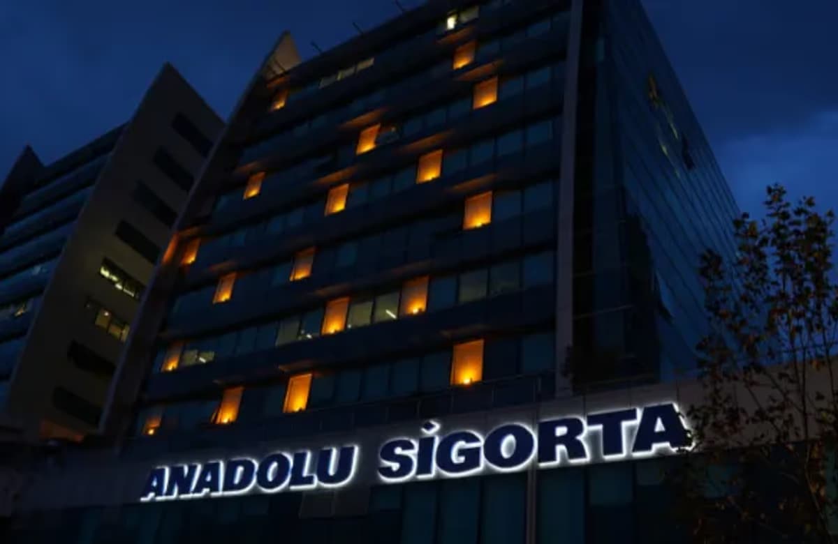 Anadolu Sigorta kadına yönelik şiddetle mücadele çağrısına destek oldu