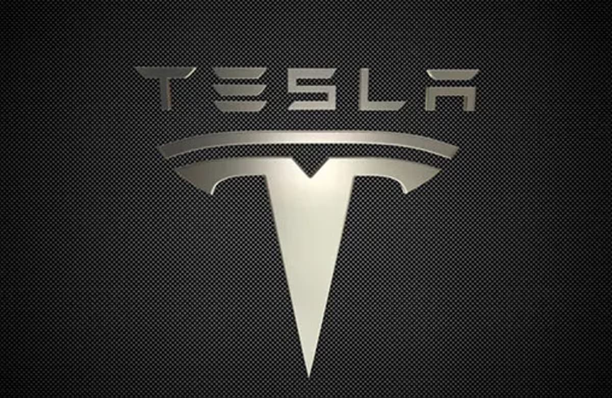 Tesla beklenen sigorta ürününü piyasaya sürdü, fakat saatler içinde geri çekti
