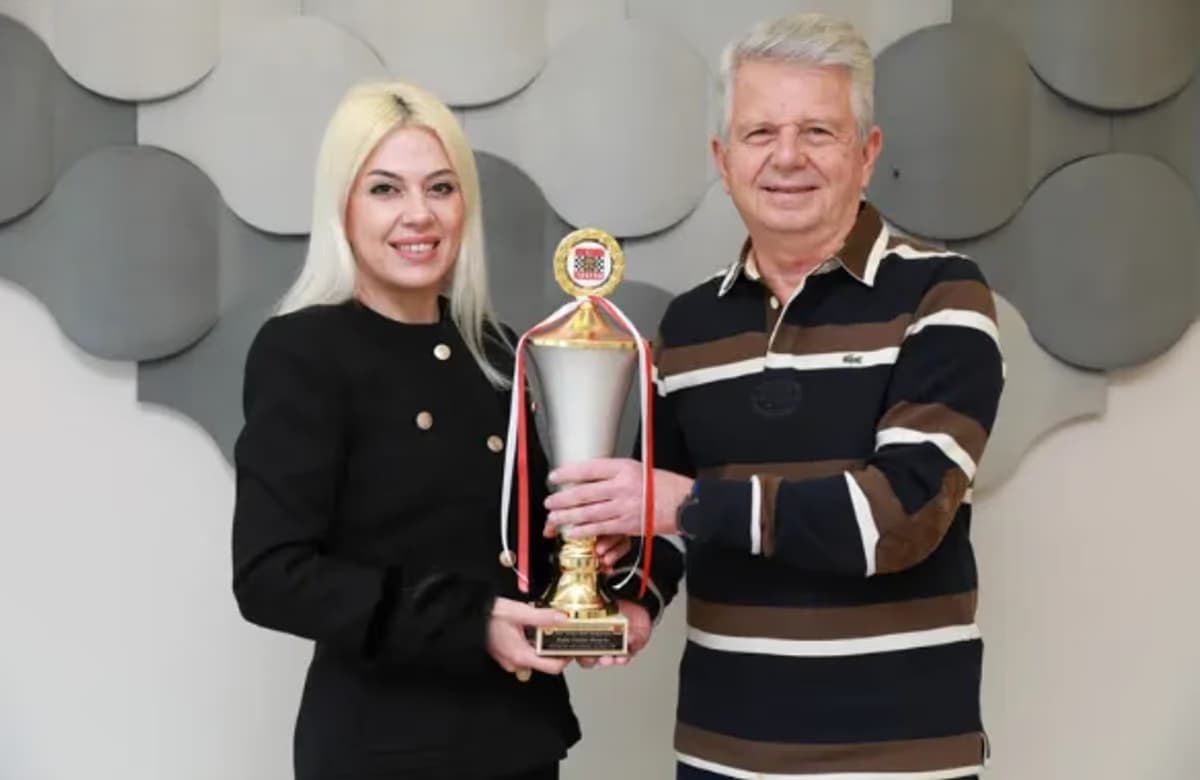 Assist Line’ın sponsor olduğu Özlem Uludağ Helix Türkiye Ralli yarışmasında birinci oldu
