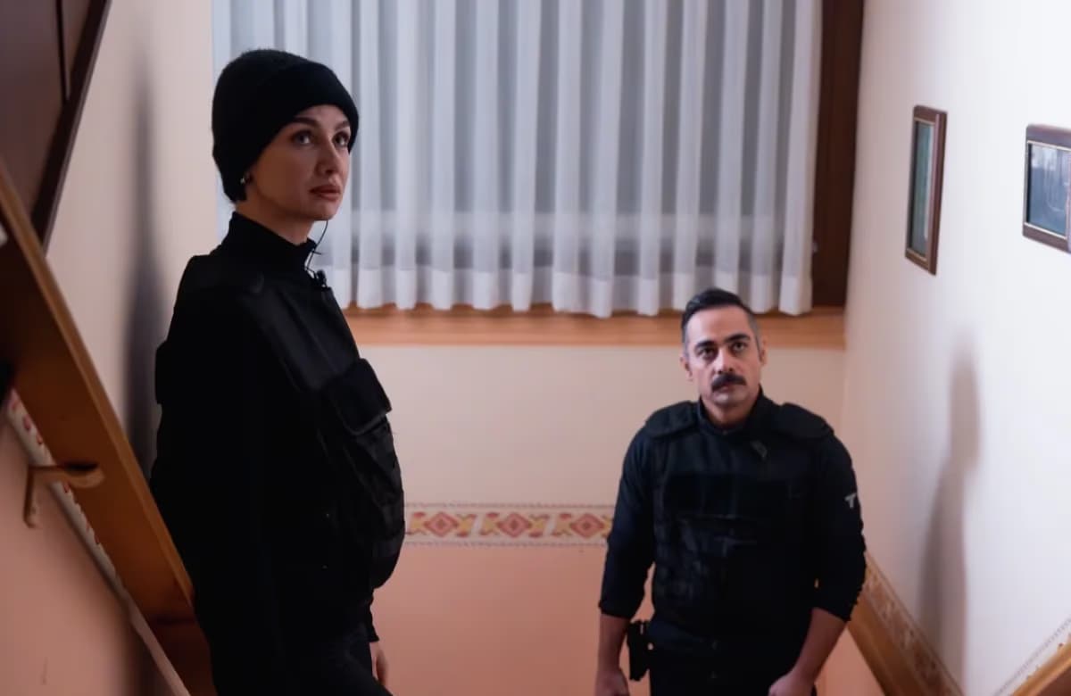 NETFLIX, MERAKLA BEKLENEN MEZARLIK DİZİSİNİN  3. SEZON 