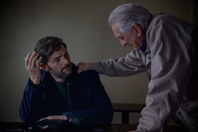 NETFLIX, BAŞROLLERİNDE ROBERT DE NIRO,  MICHELLE MONAGHAN VE ADAM SCOTT’A YER VEREN  FISILTI ADAM’IN YENİ FRAGMANINI PAYLAŞTI - 2