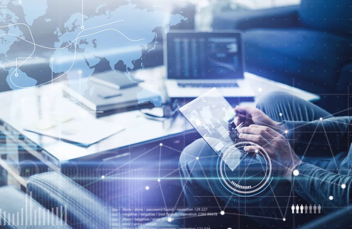 ORA CHI TROVA IL FAMILIARE VINCE: L'ERA DELLA 'BUSINESS CARD ECONOMY' NEL MONDO DEL BUSINESS
