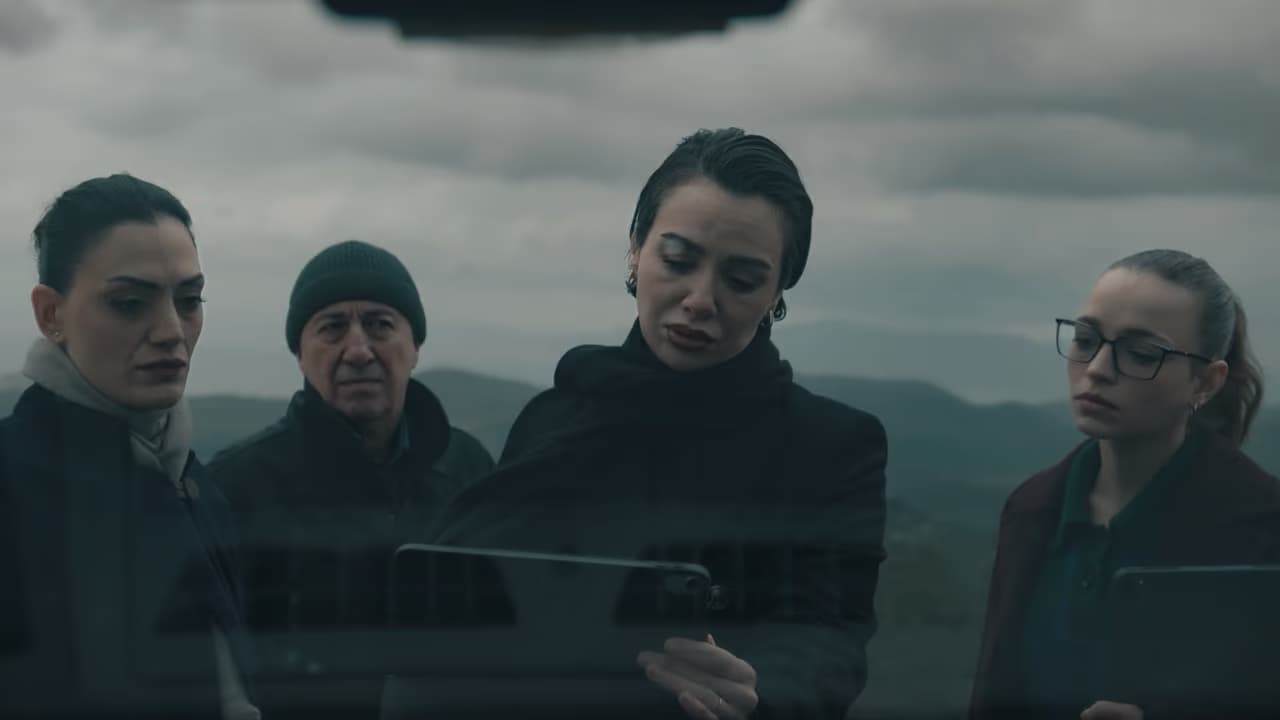 NETFLIX, MERAKLA BEKLENEN MEZARLIK DİZİSİNİN  3. SEZON  - 3