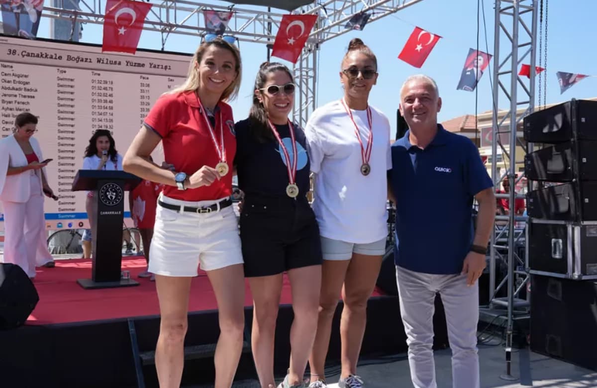 Quick Sigorta 30 Ağustos coşkusunu kulaçlarla kutladı