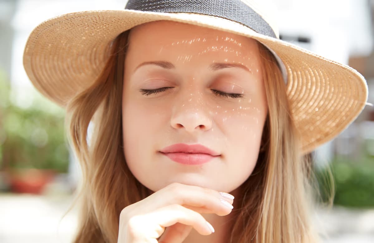 Des moyens éprouvés et pratiques pour vous protéger des taches solaires