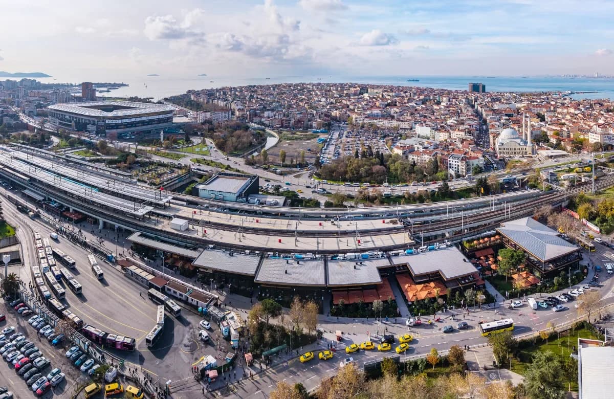Şehrin Ritmi Nisan’da Terminal Kadıköy’de Atıyor: Terminal Kadıköy Müzik, Lezzet ve Deneyimle Dolu Bir Takvim Sunuyor