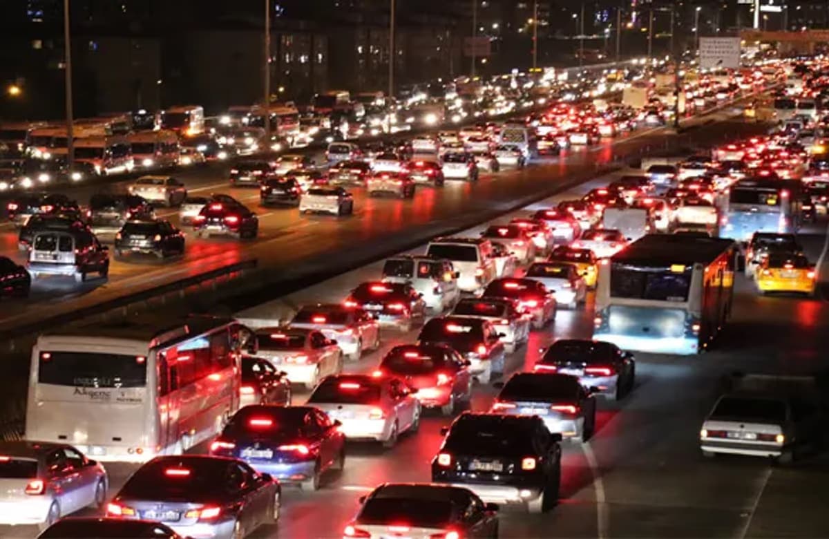 Trafiğe kaydı yapılan taşıt sayısı %54 arttı: Trafikteki araç sayısı 24 milyonu geçti