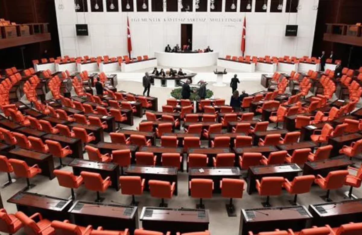 18 yaş altına BES meclisten geçti, trafik beklemede