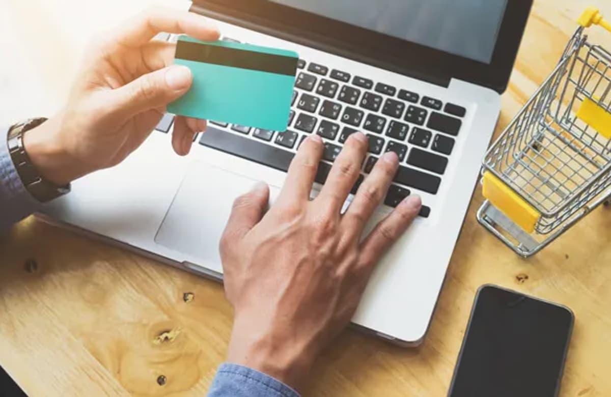 Erkekler yüzde 84, kadınlar yüzde 73 oranında “online”