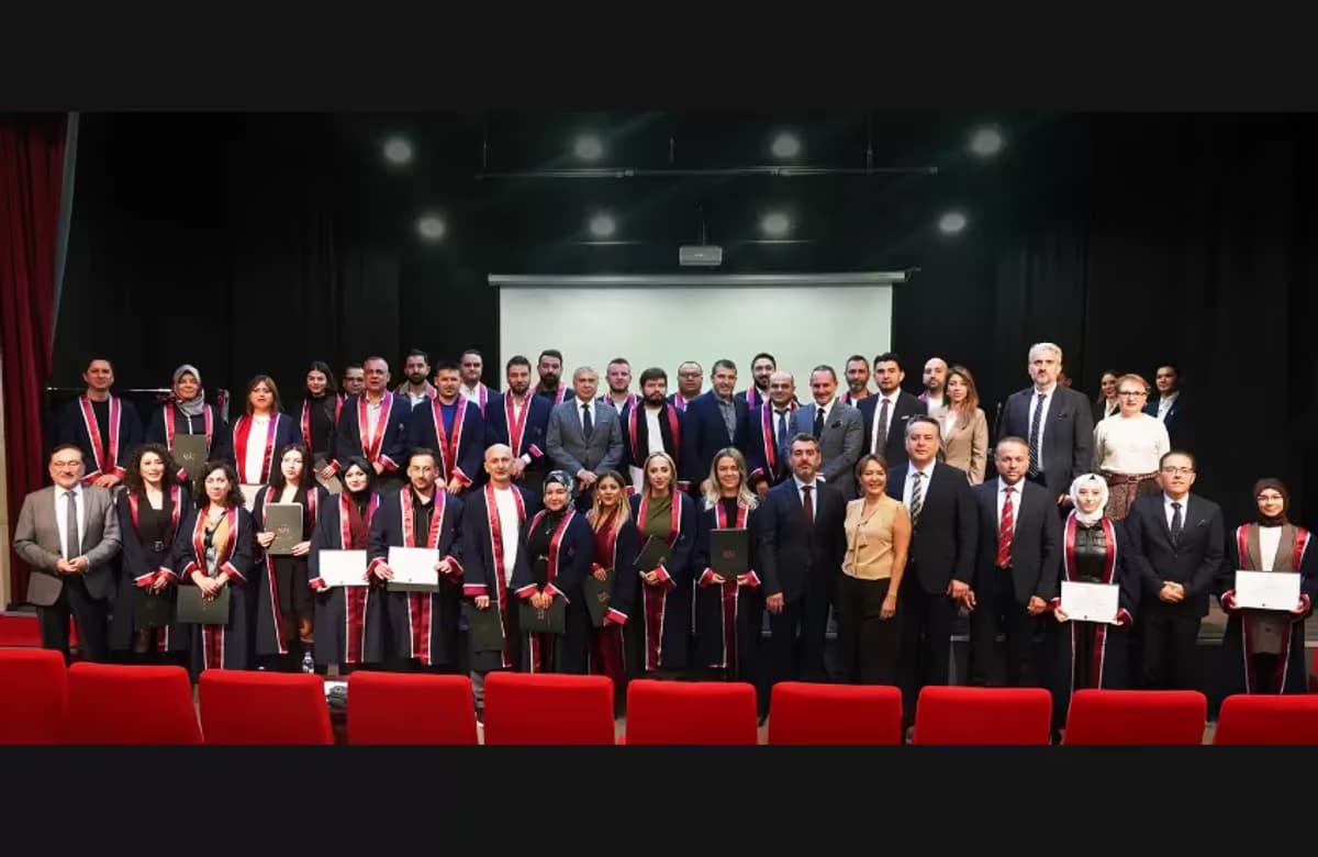 Doğa Sigorta Acente Gelişim Akademisi’nin 4. mezunları cübbelerini giydiler