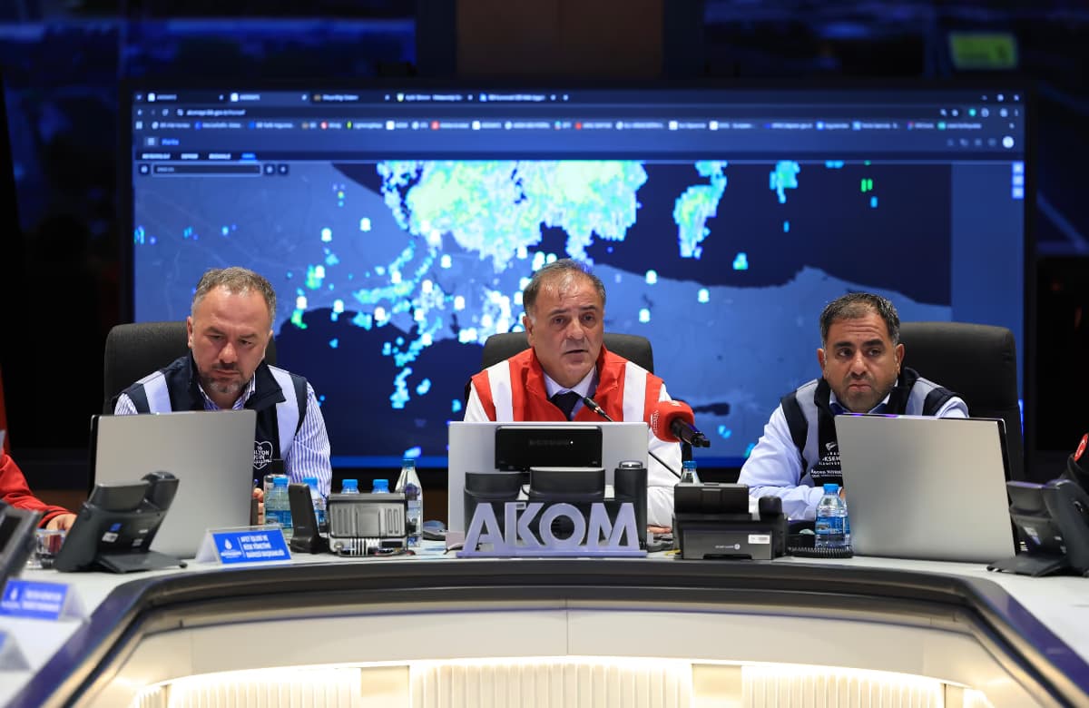 İstanbul'da Turuncu Alarm: İBB'den “Mecbur Kalmadıkça Dışarı Çıkmayın” Uyarısı