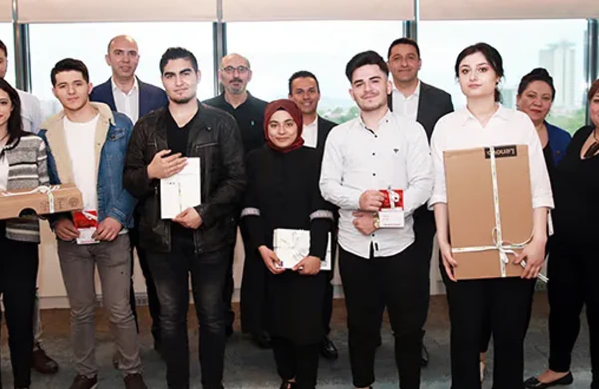 Vakıf Emeklilik “Geleceğin Sigortacılarını” ödüllendirdi