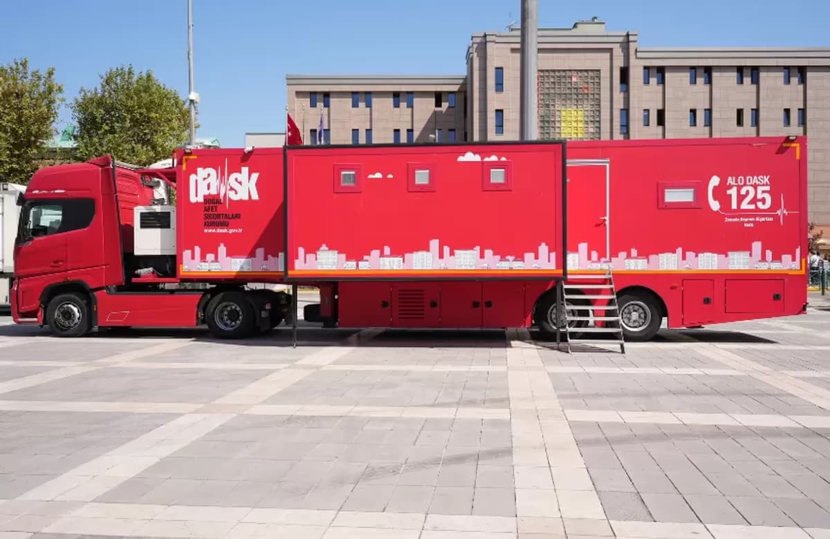 DASK Tırı İstanbul meydanlarında vatandaşlarla buluşuyor