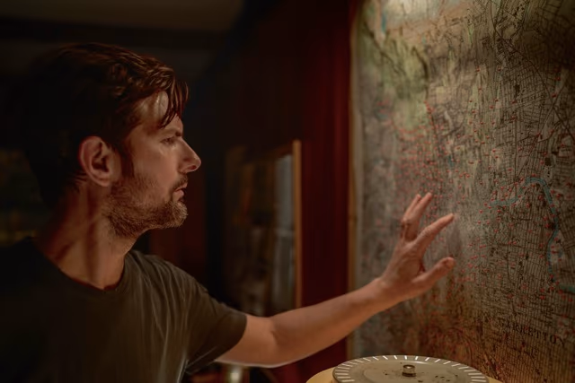 NETFLIX, BAŞROLLERİNDE ROBERT DE NIRO,  MICHELLE MONAGHAN VE ADAM SCOTT’A YER VEREN  FISILTI ADAM’IN YENİ FRAGMANINI PAYLAŞTI - 5