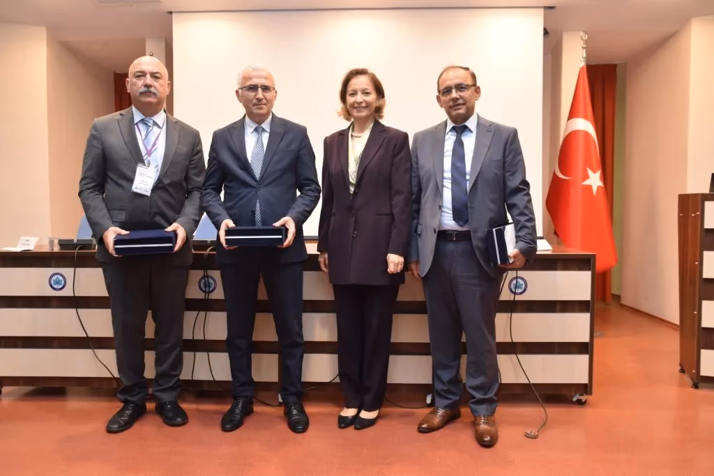 Sigortalı Anadolu Zirvesi’nin ilk durağı Eskişehir Osmangazi Üniversitesi
