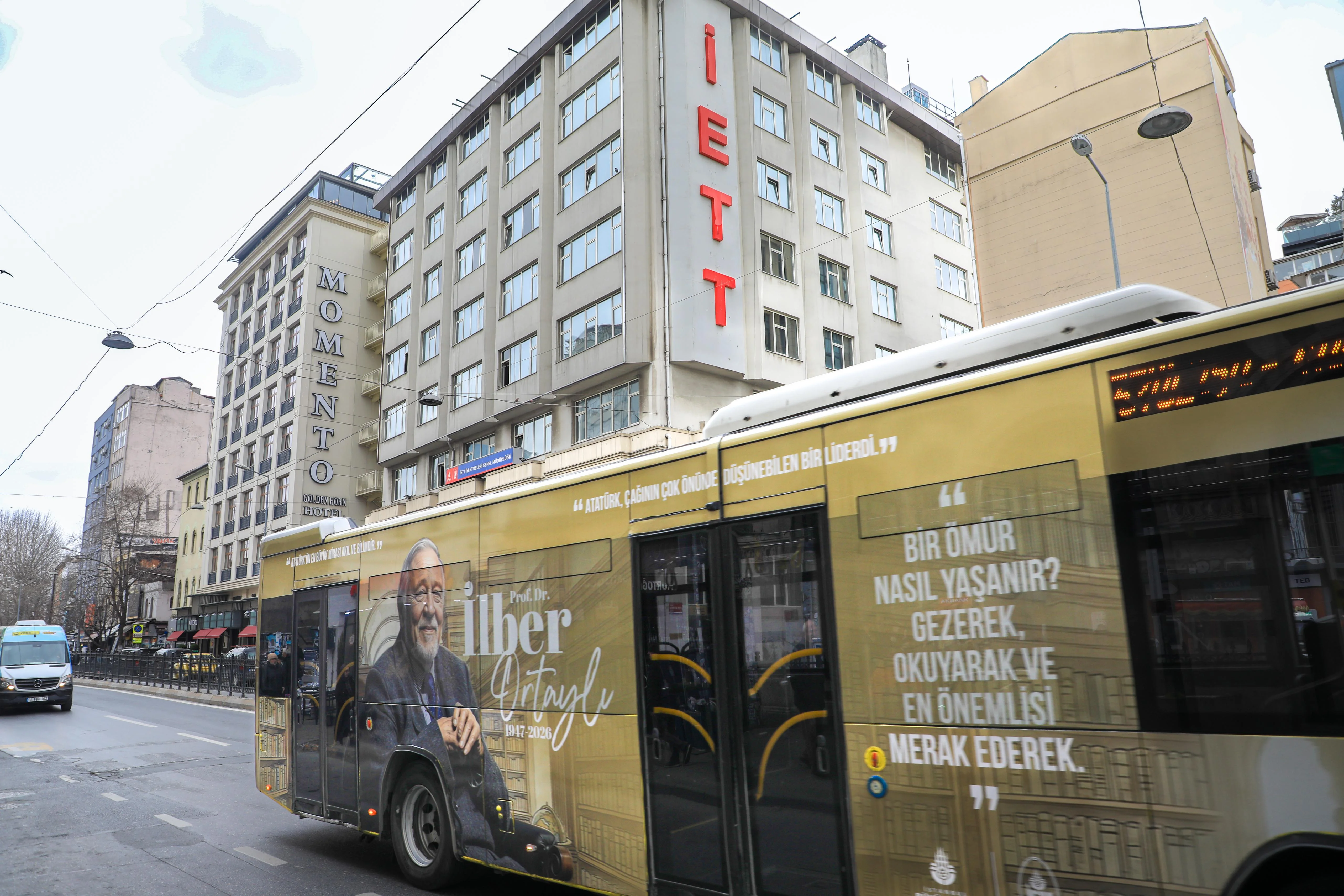 İLBER ORTAYLI İÇİN İETT’DEN ÖZEL SAYGI OTOBÜSÜ - 2