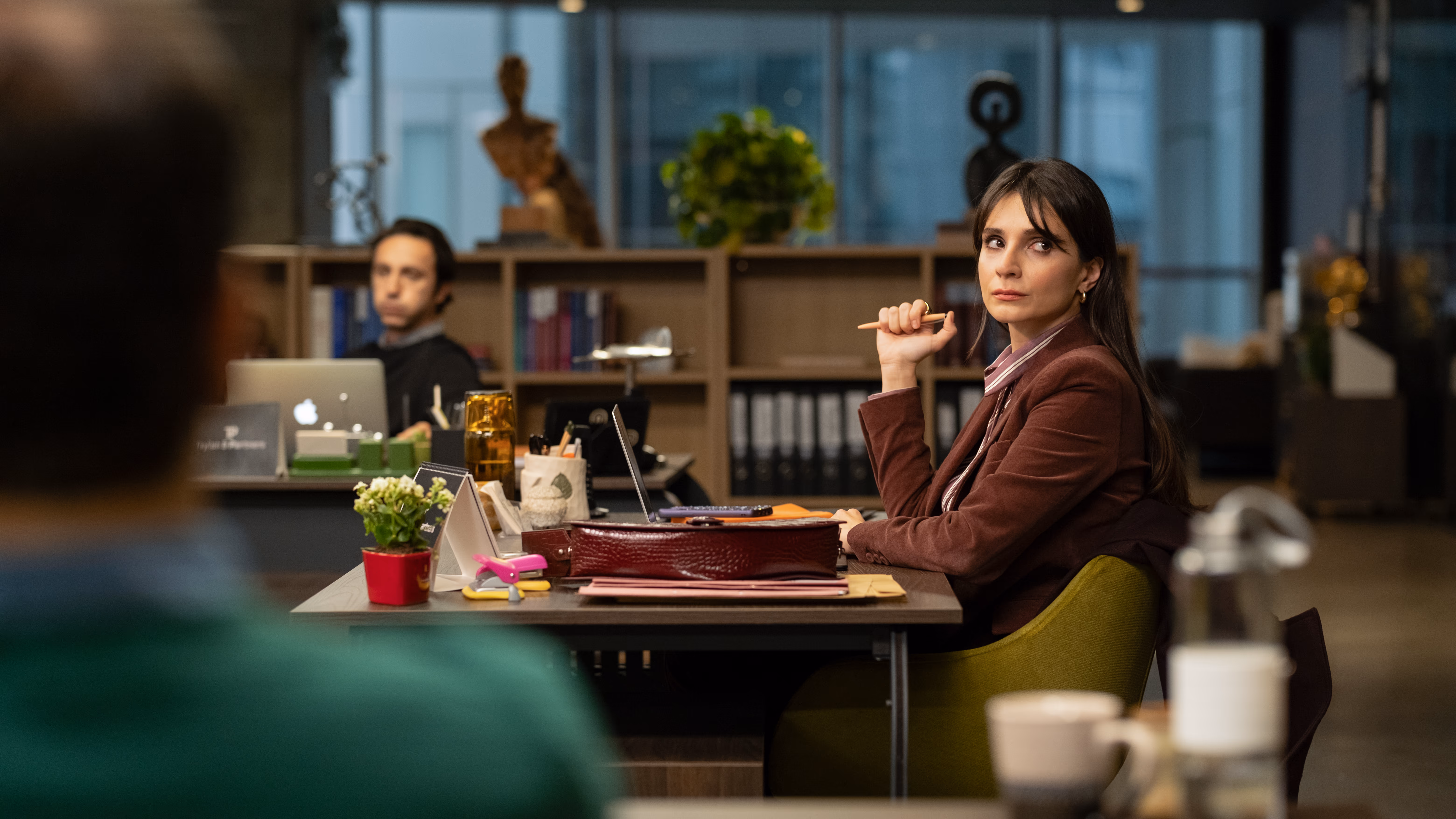 NETFLIX, 3. SEZONUYLA GERİ DÖNEN KİMLER GELDİ KİMLER GEÇTİ’NİN RESMİ TANITIM FRAGMANINI PAYLAŞTI - 9