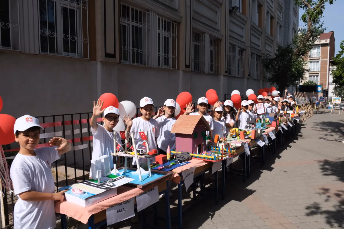 ‘Şehrin Akıllı Çocukları’ akıllı maketlerini sergiledi