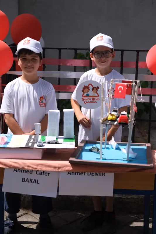 ‘Şehrin Akıllı Çocukları’ akıllı maketlerini sergiledi