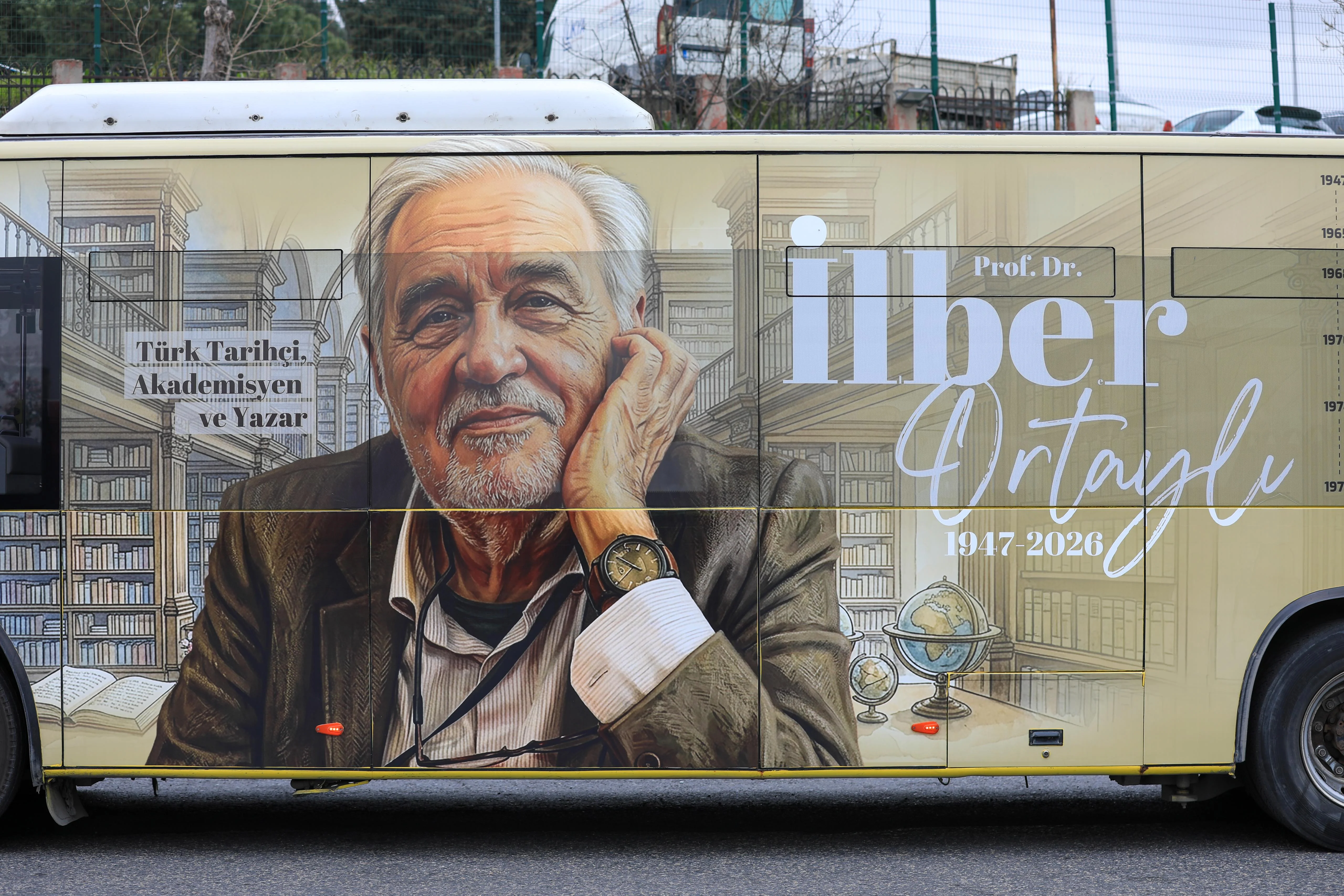İLBER ORTAYLI İÇİN İETT’DEN ÖZEL SAYGI OTOBÜSÜ - 3