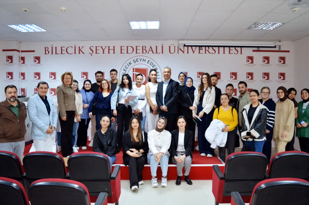 Hepiyi Sigorta Genel Müdürü Şenol Ortaç geleceğin sigortacılarıyla bir araya geldi