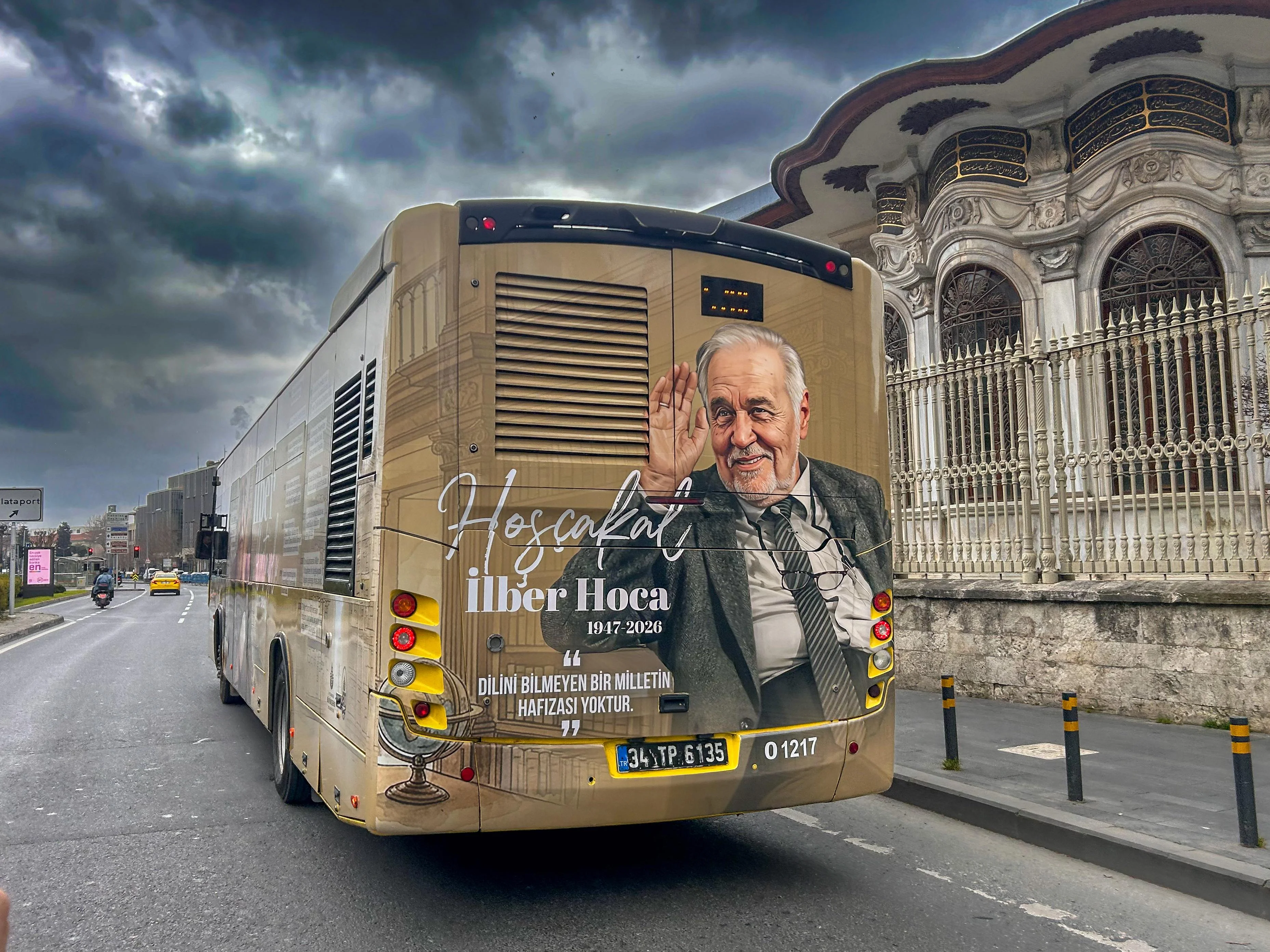 İLBER ORTAYLI İÇİN İETT’DEN ÖZEL SAYGI OTOBÜSÜ - 18