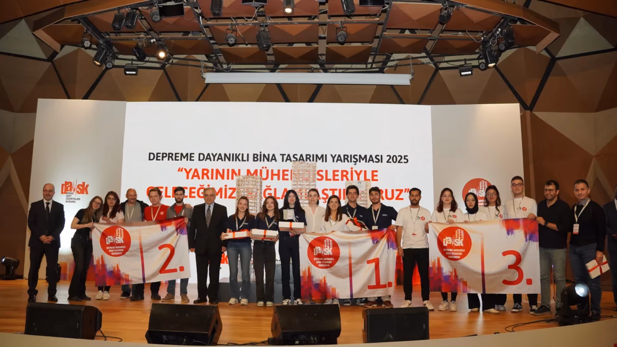 Geleceğin mühendisleri İstanbul’da yarıştı