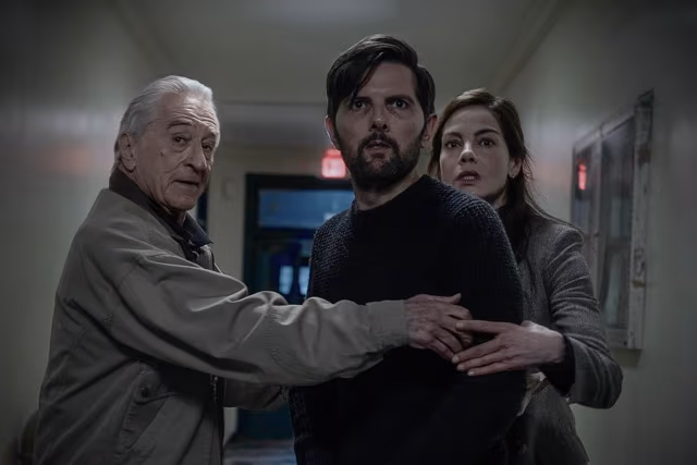 NETFLIX, BAŞROLLERİNDE ROBERT DE NIRO,  MICHELLE MONAGHAN VE ADAM SCOTT’A YER VEREN  FISILTI ADAM’IN YENİ FRAGMANINI PAYLAŞTI - 6