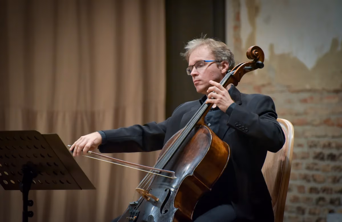 Pera Müzesi’nde Tablolar Arasında Bir Klasik Müzik Gecesi “Barrière’den Kodály’a: Üç Viyolonsel”