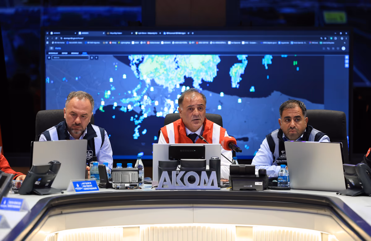 İstanbul'da Turuncu Alarm: İBB'den “Mecbur Kalmadıkça Dışarı Çıkmayın” Uyarısı
