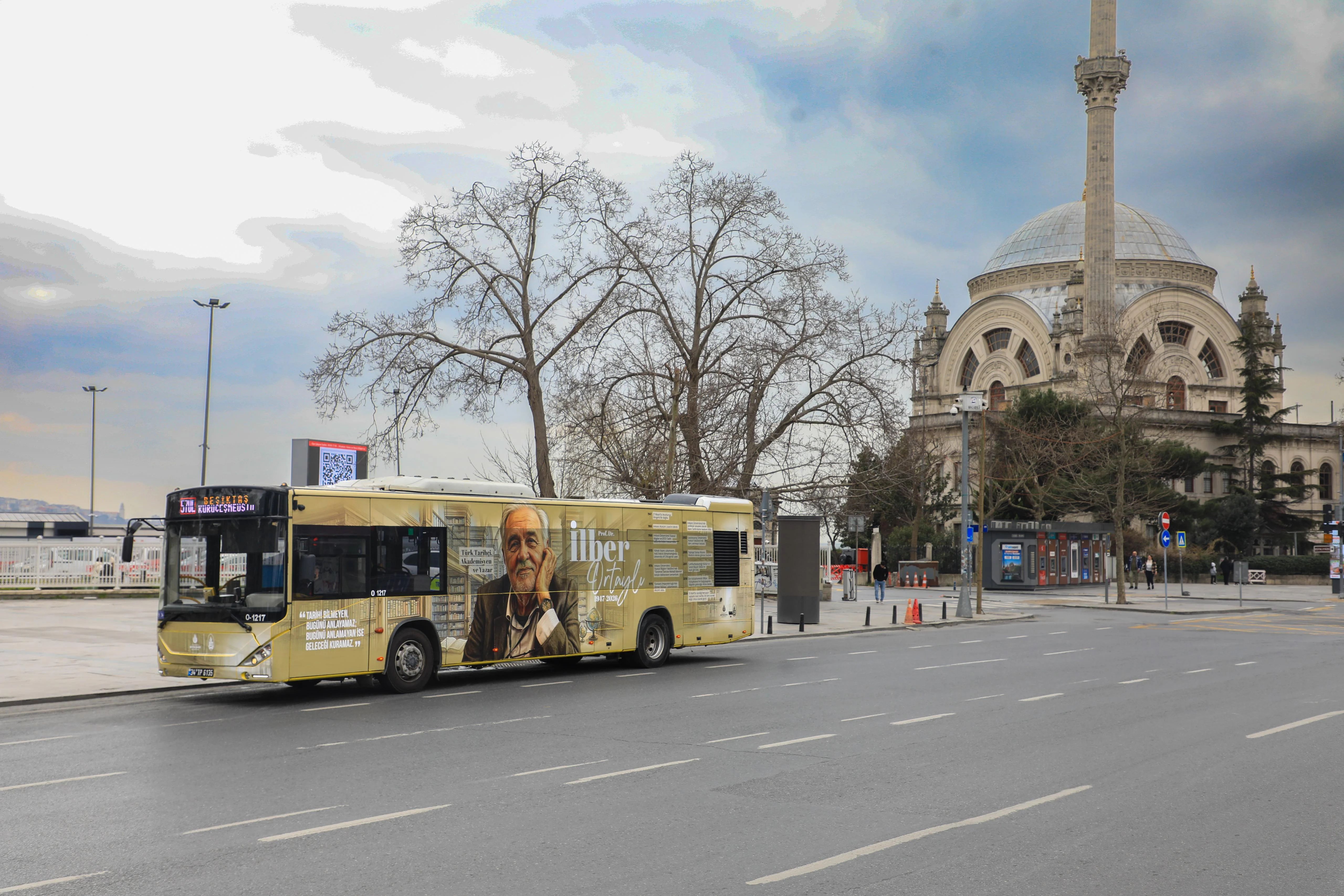 İLBER ORTAYLI İÇİN İETT’DEN ÖZEL SAYGI OTOBÜSÜ - 14