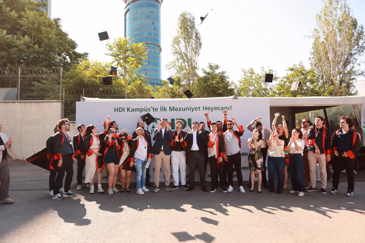HDI Kampüs ilk mezunlarını verdi