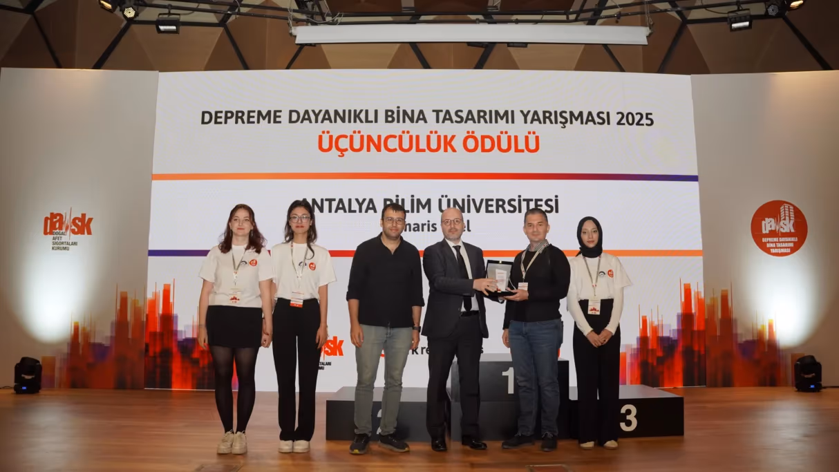 Geleceğin mühendisleri İstanbul’da yarıştı